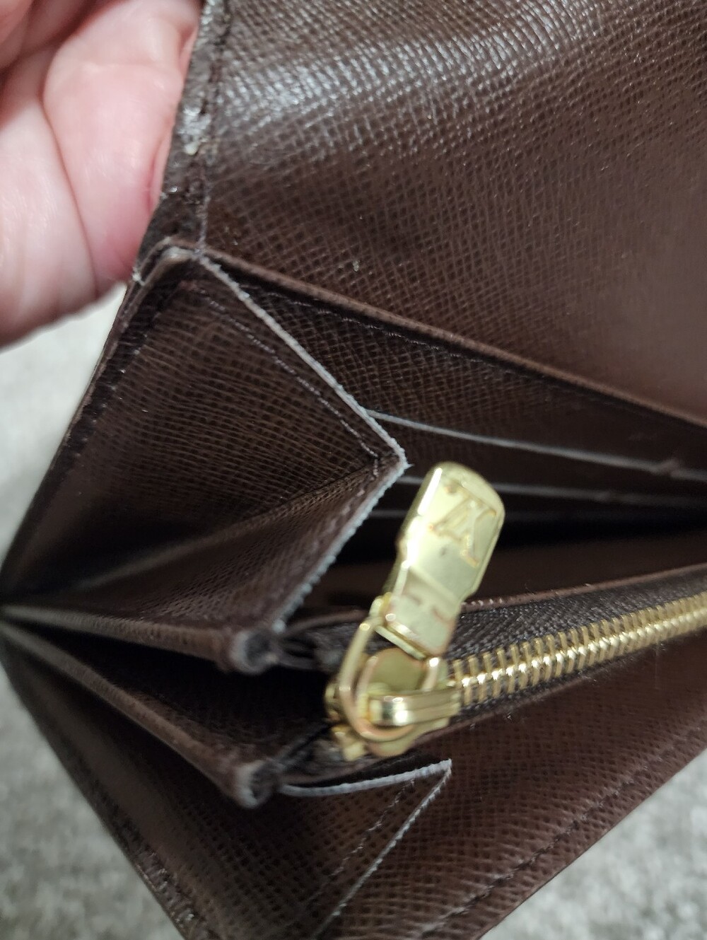 Louis Vuitton Damier Sarah Wallet - Picture 6 of 8